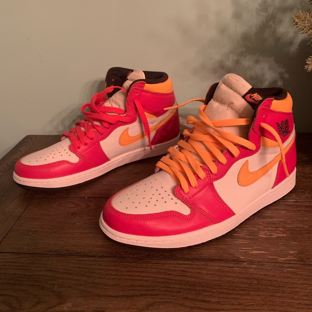 Nike Air Jordan 1 ‘Light Fusion Red’